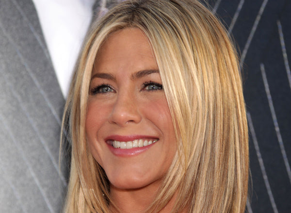 Jennifer Aniston’s Online VS IRL Pic Shows The Instagram Newbie Is Already A Pro