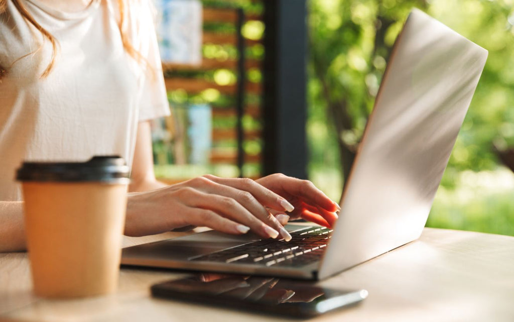 Free yourself by writing online professionally