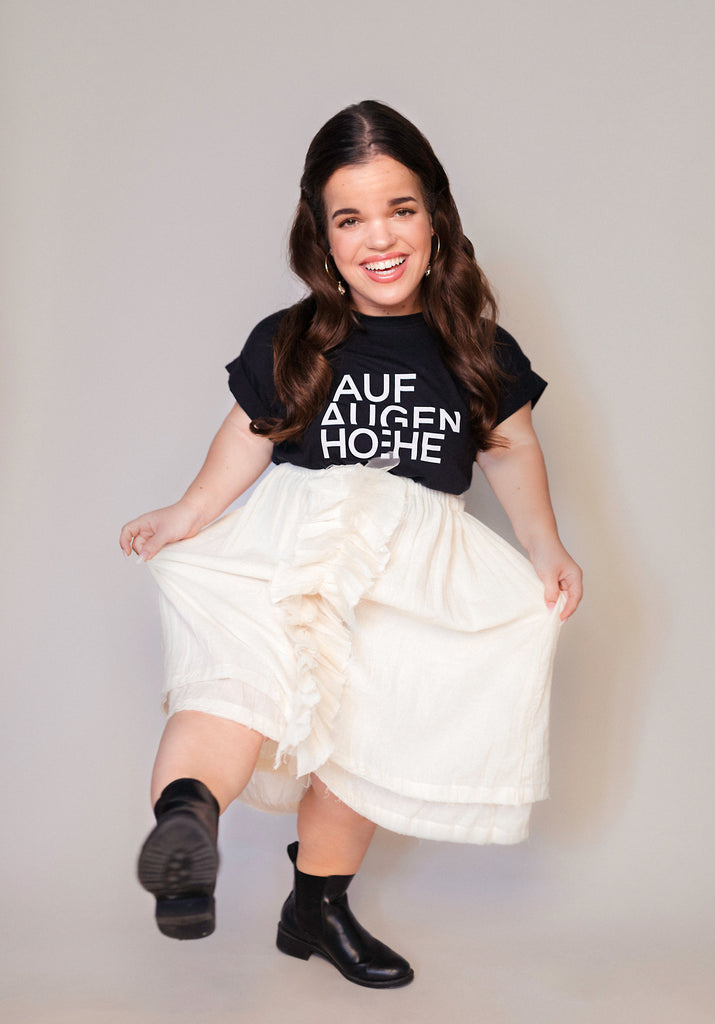 Nadine Schneider: Eine Kleinwchsige, die in der Modewelt durchstarten will