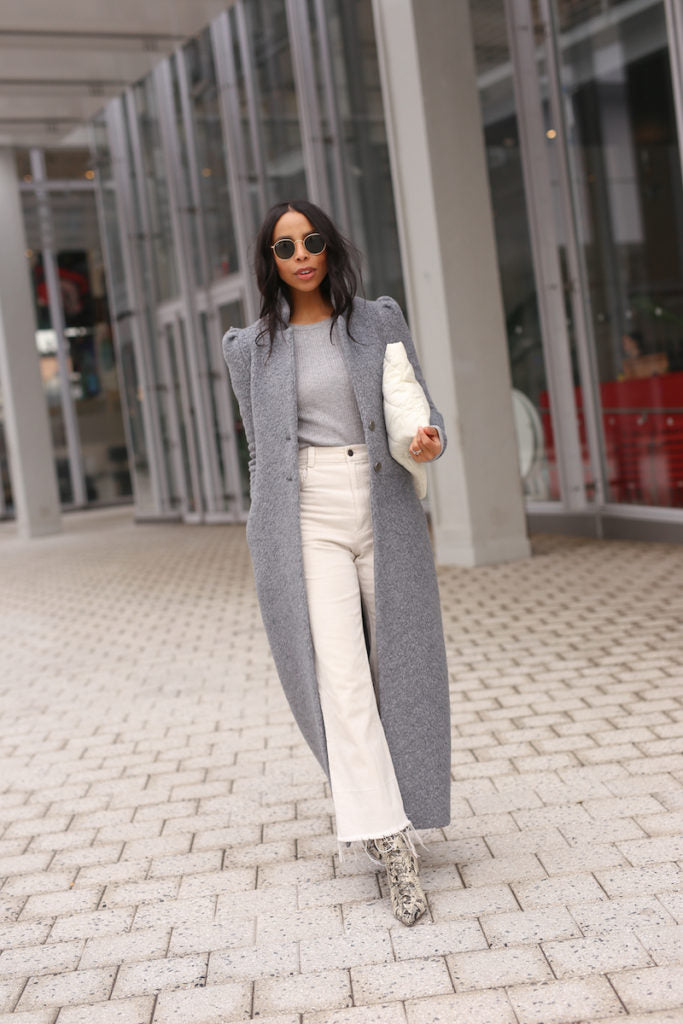 The Fashion-Girl Way to Style White Jeans for Winter